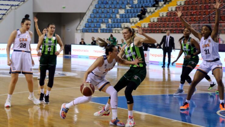 Çukurova evinde yıkıldı