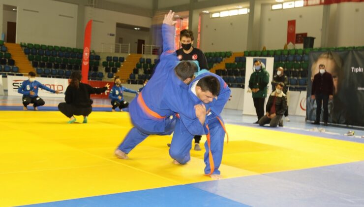 Down sendromlu milli sporcularla etkinlik