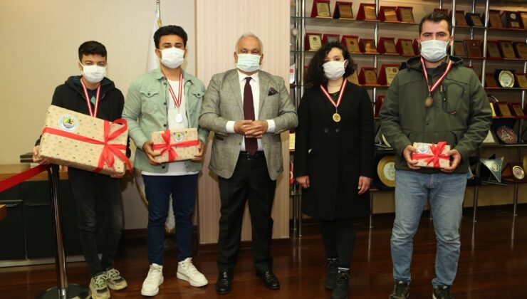 Şampiyonlar ödüllerini aldı