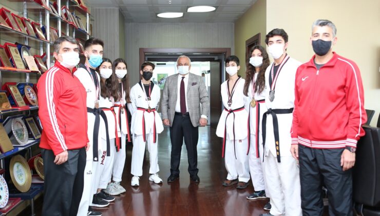 Tollu’dan şampiyona yolcusu sporculara destek