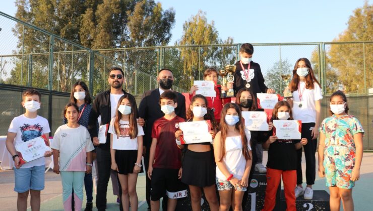 23 Nisan coşkusu tenis kortlarına yansıdı
