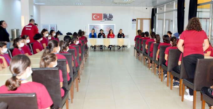 Milliler, Kır Çiçekleri ile buluştu