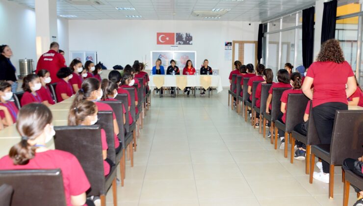 Milliler, Kır Çiçekleri ile buluştu
