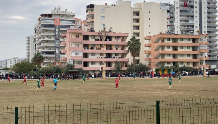 Amatör maçta balkonlar doldu taştı
