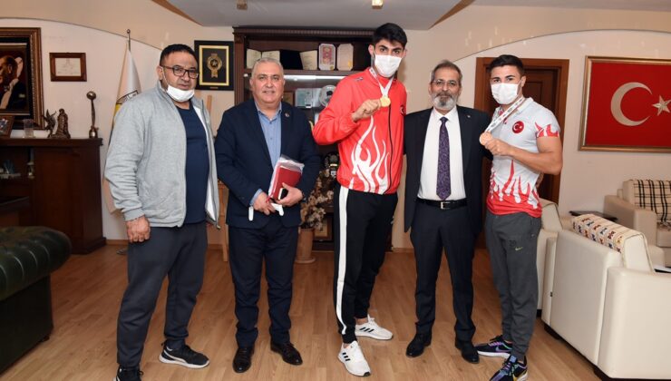 Bangkok’tan madalyayla döndüler