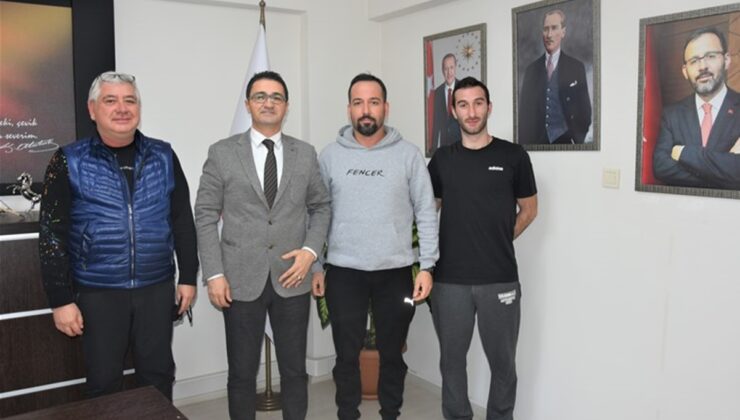 Demir, başarılı eskrimcileri ziyaret etti