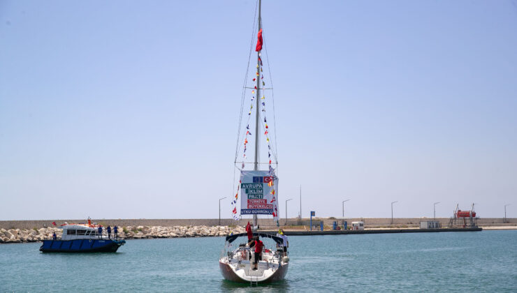 Yelkenciler Mersin’de mola verdi
