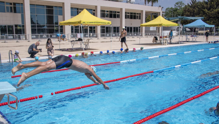 Mersin’de ücretsiz yüzme kursları başladı