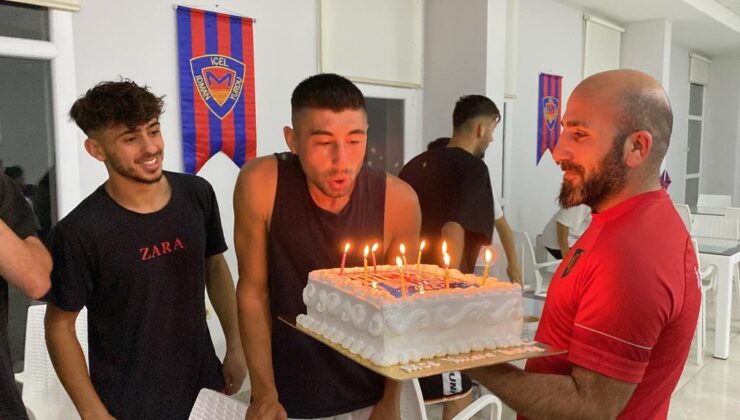 Burak Bilgen’e sürpriz doğum günü