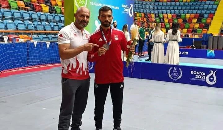 Başkana verdiği sözü tuttu, madalyayla dönüyor