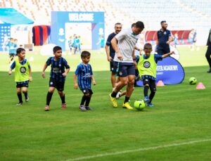 Zanetti, Mersinli çocuklarla antrenman yaptı