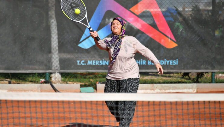 72 Yaşında tenisle tanıştı