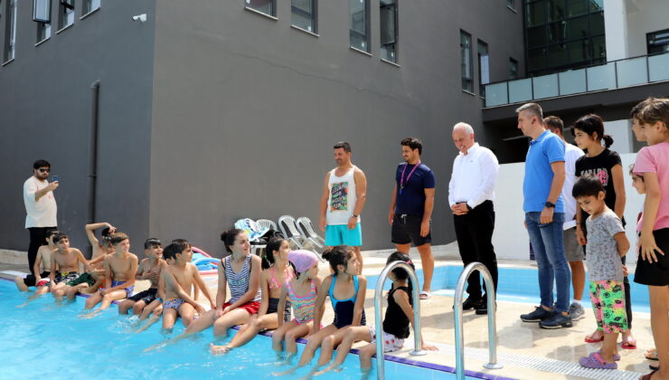 Akdenizli çocukların havuz keyfi