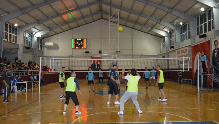 Gülnar’da Voleybol Turnuvası başladı