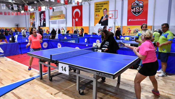 ‘Veteranlar Masa Tenisi Turnuvası’ başladı