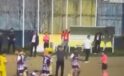 Kadın hakem itekledi, futbolcu defalarca yuvarlandı