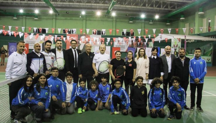 Mersin’de tenis turnuvası başladı