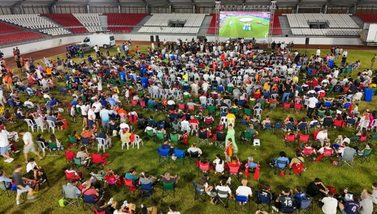 Tarsus’ta milli maç coşkusu