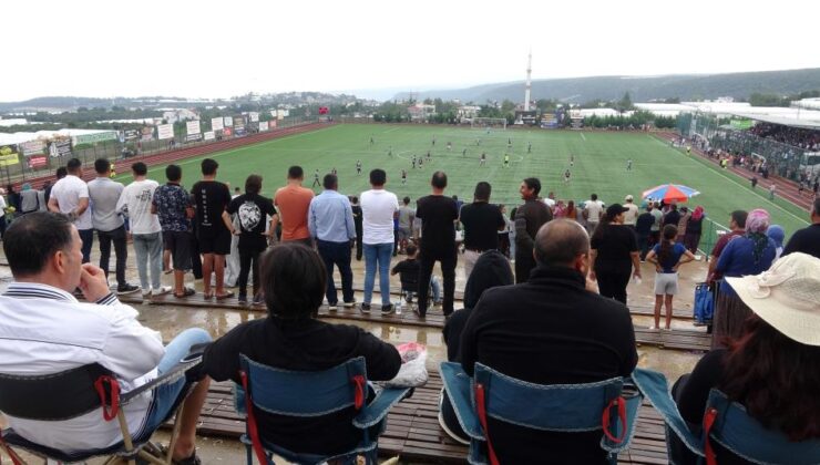 Mahalle maçını 15 bin seyirci izledi